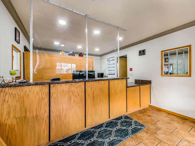 Americas Best Value Inn Ukiah front desk area